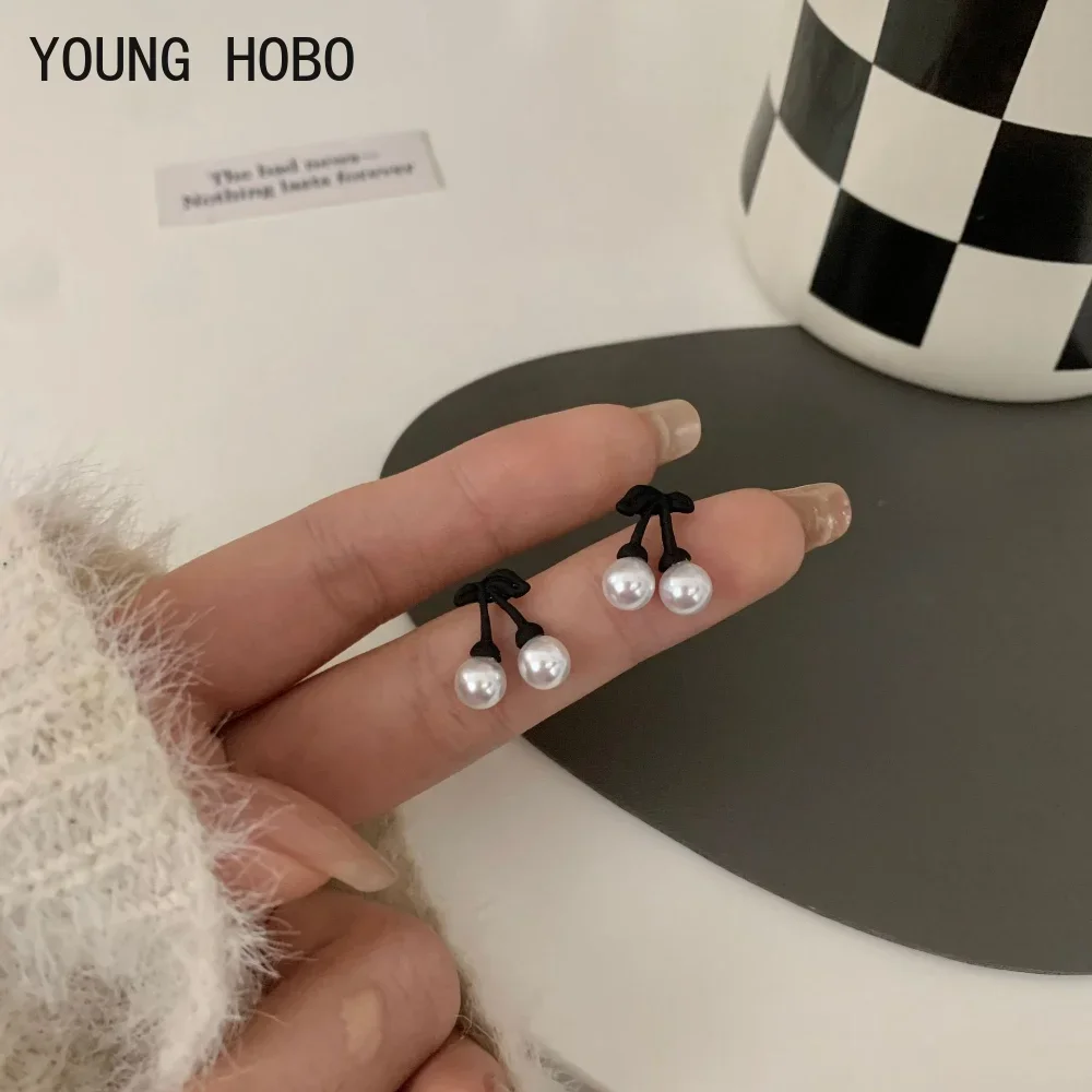 YOUNG HOBO Новые Серьги Sweet Cool Love Cherry с черными и белыми кристаллами, висячие серьги для женщин, Корейская мода, элегантные ювелирные изделия